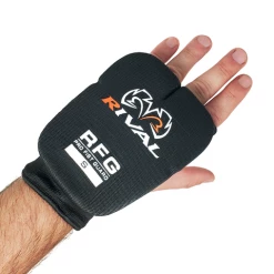 WRAPS & GEL PADS RIVAL FIST GUARD